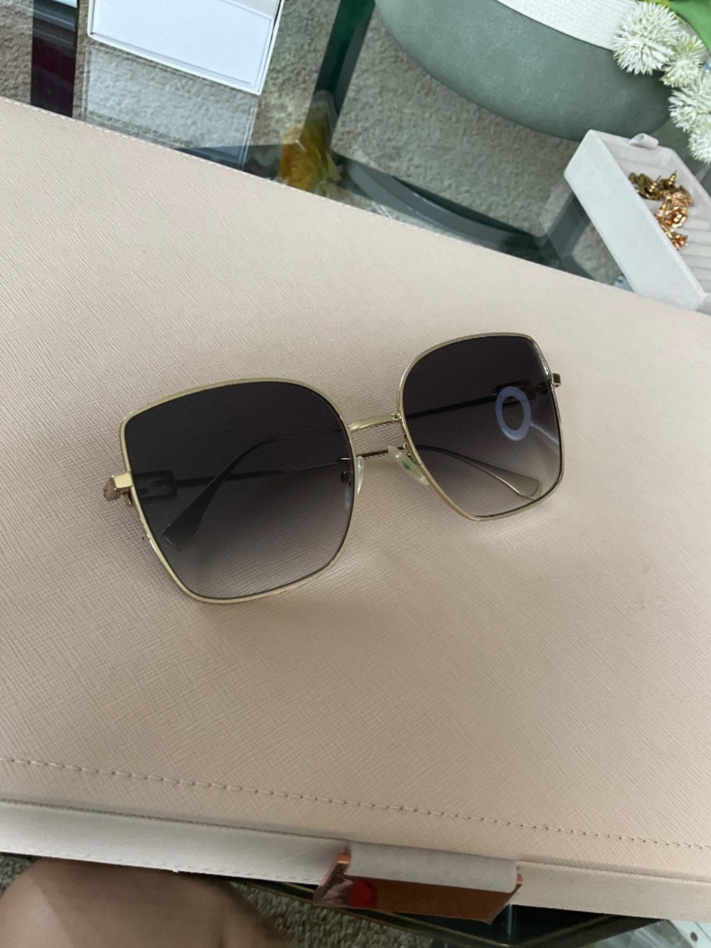 Fendi Women's Sunglasses - Gradient Lens Full Rim Gold Square Frame - Picture 3 of 8